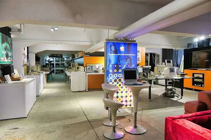 正式开放一年前拍摄的波兰苹果博物馆. 图片来自：Instagram @julianwandzilak