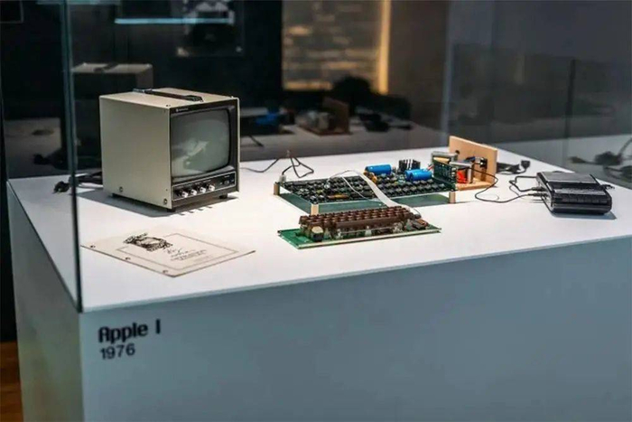 布拉格苹果博物馆中的 Apple-1. 图片来自：Cult of Mac