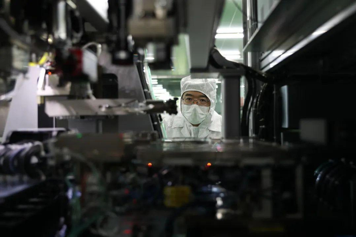 △吴剑旗院士工作严肃认真，一丝不苟。