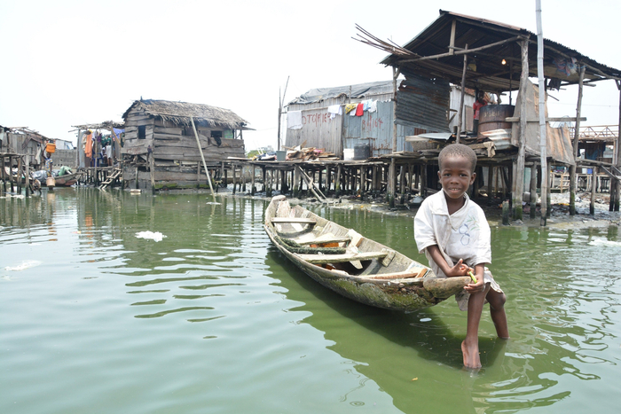 当地时间2017年3月24日，尼日利亚拉各斯马可可贫民窟。图/视觉中国