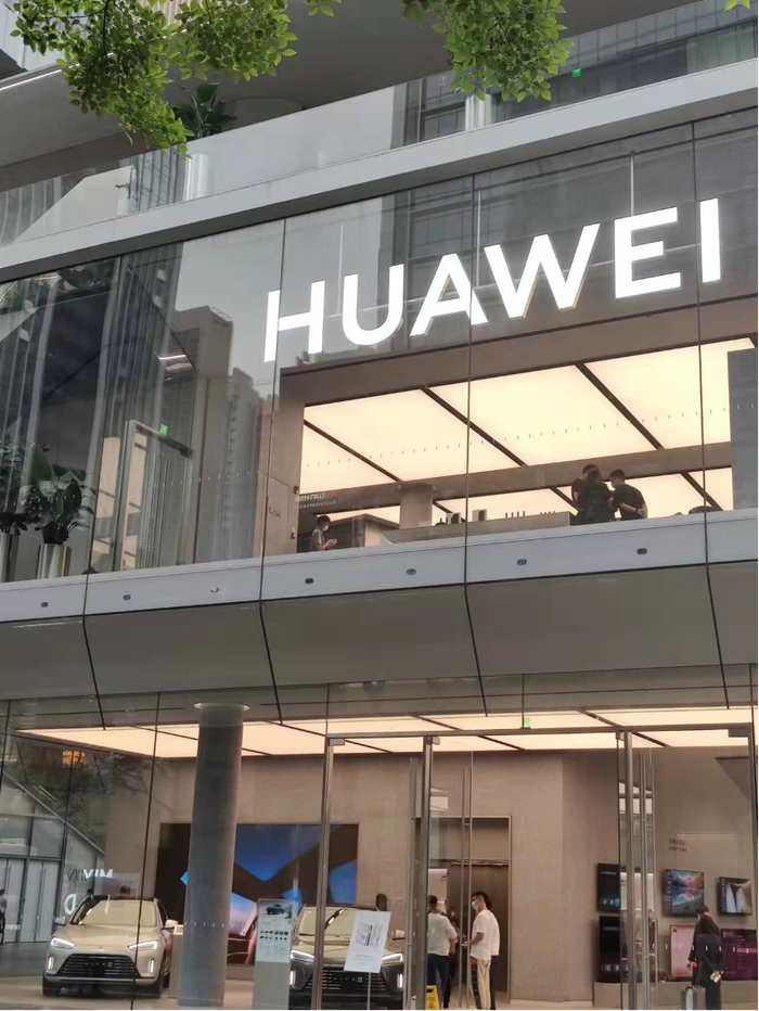 深圳南山华为全球旗舰店 记者张兴旺/摄