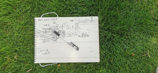 翟云川的速写本。图/九派新闻 马婕盈