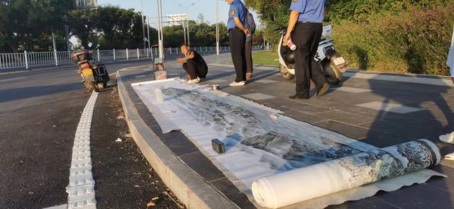 百米长的画卷。图/九派新闻 马婕盈