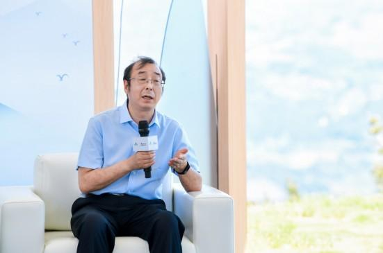 　　中国农业大学食品科学与营养工程学院教授何计国