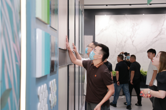 　　“墙势.派对”兴辉墙面装饰解决方案暨墙砖体系发布会现场