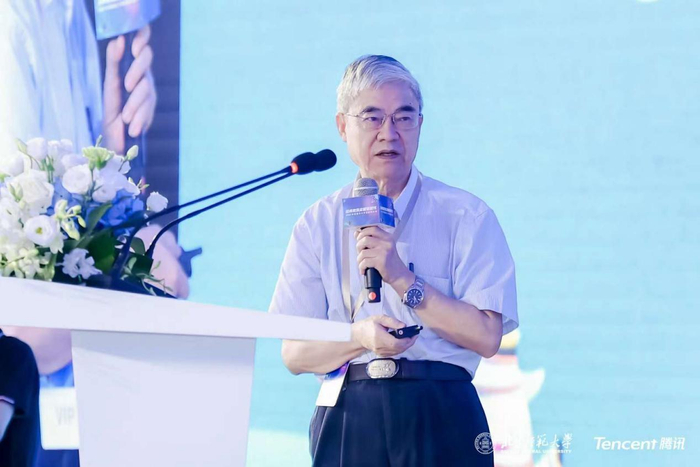 　　中国工程院原副院长、院士邬贺铨发言