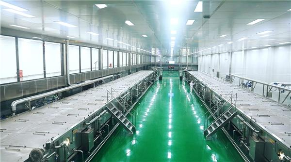 　　乌江榨菜智能化生产车间——巴氏水浴杀菌