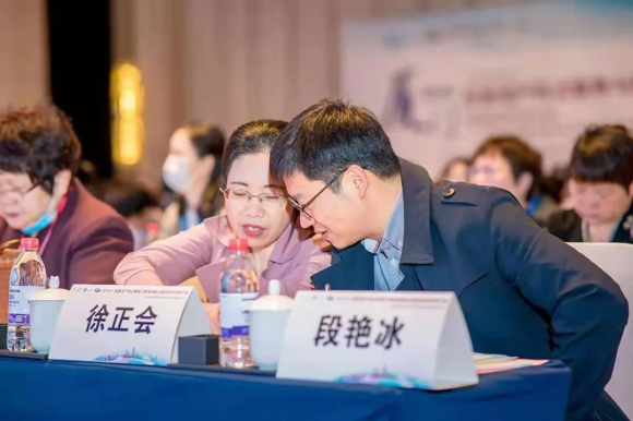 　　△ 徐正会主任参与讨论