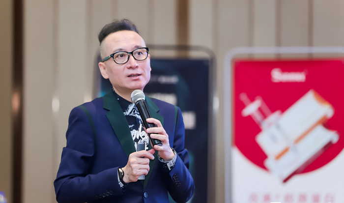 　　石冰教授，主任医师/医学博士/博士研究生导师