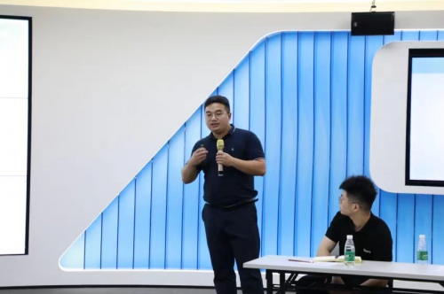 　　深圳市海亿达科技有限公司政企高级商务总监 曾明