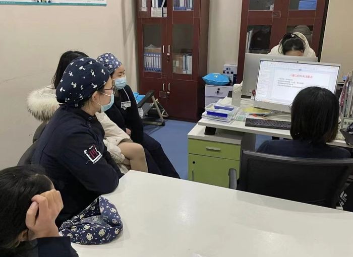 　　为青年医生答疑释难