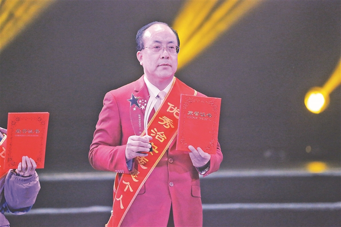    马鑫获得优秀治安志愿个人。