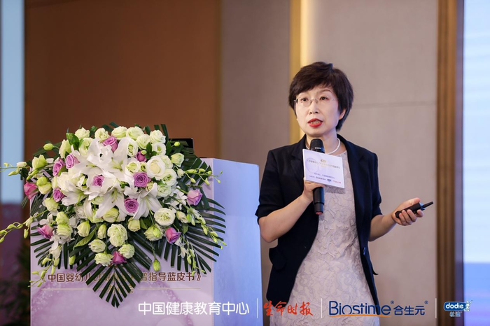 　　中国营养学会妇幼营养分会副主任委员、华中科技大学同济医学院杨年红教授