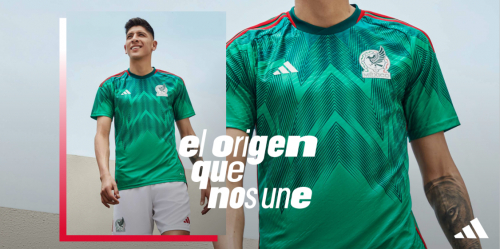 　　墨西哥队球衣采用圆领设计，肩部缀红色三条纹