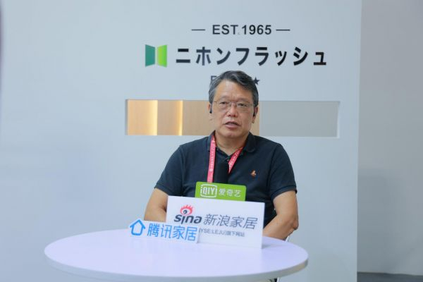 　　日門集团董事长—杨宋标