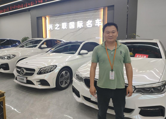 　　上图：易鑫南昌分公司金融顾问朱红飞