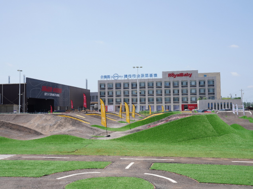 　　优贝童车打造京津冀首屈一指的专业级骑行主题基地。