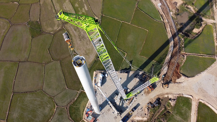 中联重科ZCC9800W履带起重机助力越南风电项目吊装