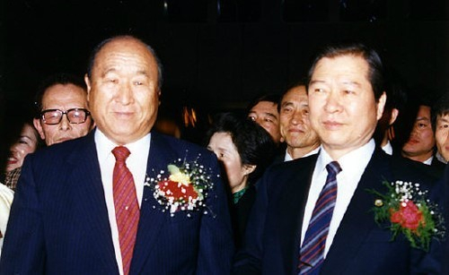 文鲜明与韩国总统金大中（图片来源：作者提供）