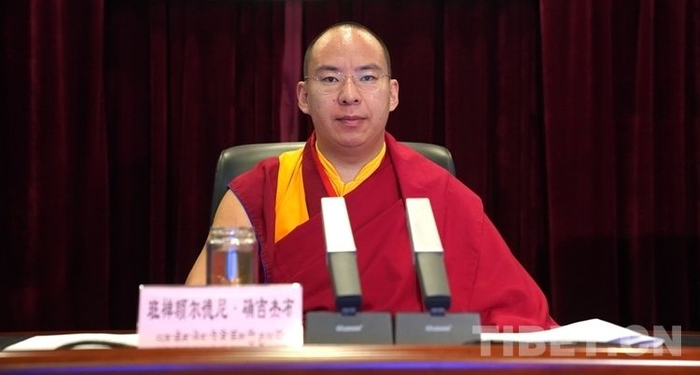 　　图为班禅在年轻活佛培养教育座谈会现场 摄影：王淑