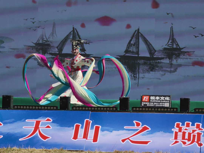 开幕式上表演的婺剧《天女散花》。耿丹丹摄