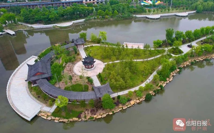 息县龙湖公园一隅 本报记者 戴子翔 摄