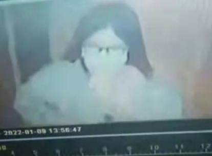 ↑方某婷自杀前出门视频截图 图据网络