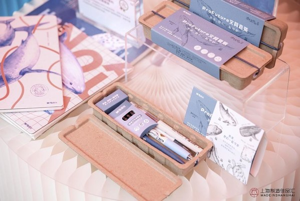 　　晨光推出2022年开学新品“博物-濒危动物海洋系列”，图为ProFuture文具套装