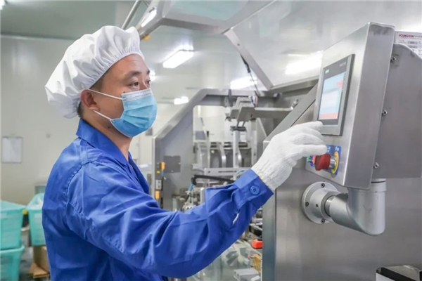 　　雅克菱车间主任 陈新胜