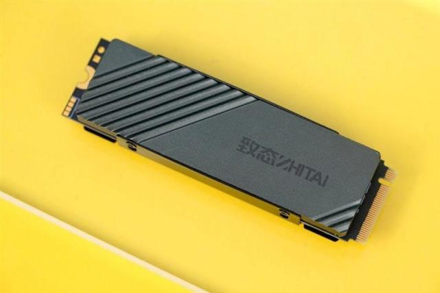 　　TiPro7000标配了散热装甲