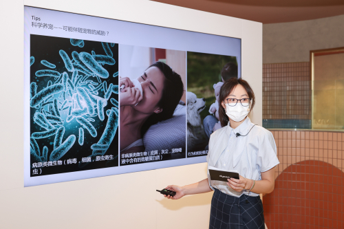 　　宠物全科诊疗及宠主教育专家虞喆以《宠物与人类身心健康——如何构建和谐的人宠亲密关系》为主题展开专业分享