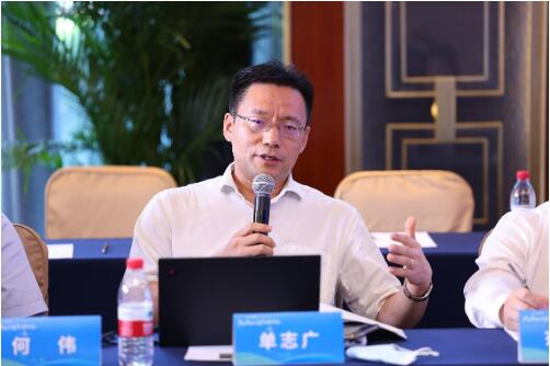 　　国家信息中心信息化和产业发展部主任、智慧城市发展研究中心主任单志广