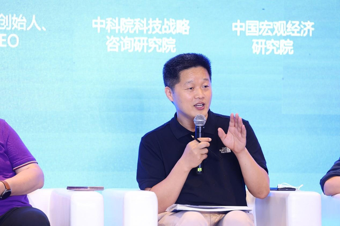 　　中科院科技战略咨询研究院研究员，中国科学院大学公共政策与管理学院教授陈凯华