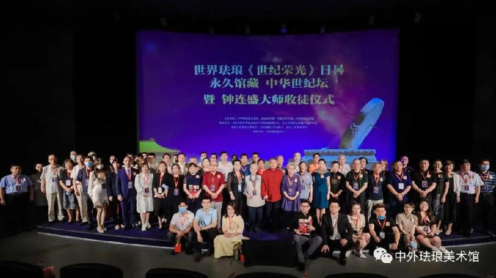 　　工艺美术界领导、专家、工美大师、各界嘉宾等近百人出席