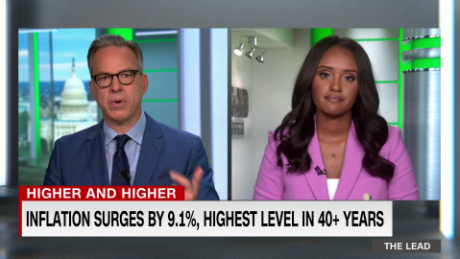 美国通胀爆表创40年新高，截图自CNN