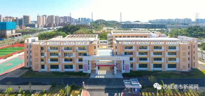 市实验小学马正开校区航拍图。（资料图）