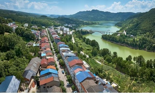 　　▲ 桥头镇一角。顾庆庆 摄