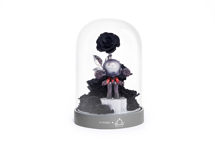 　　ROSEONLY× SKULLPANDA限定联名系列「荆棘玫瑰」永生花