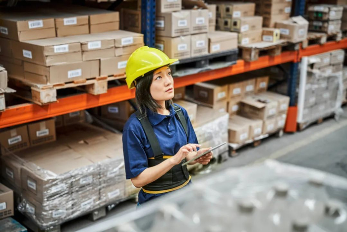 疫情期间，全球几乎停摆。只有中国制造的产品源源不断地运往国际市场（图 | 视觉中国）