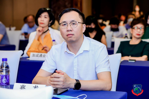 　　兆龙移民项目总监伯裕丰出席活动
