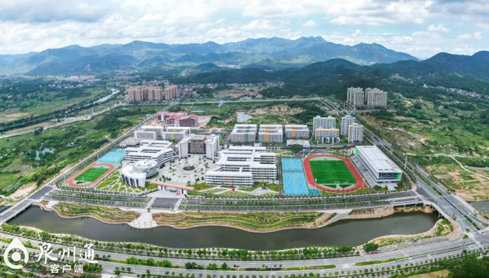 亮亮中学（林劲峰 摄）