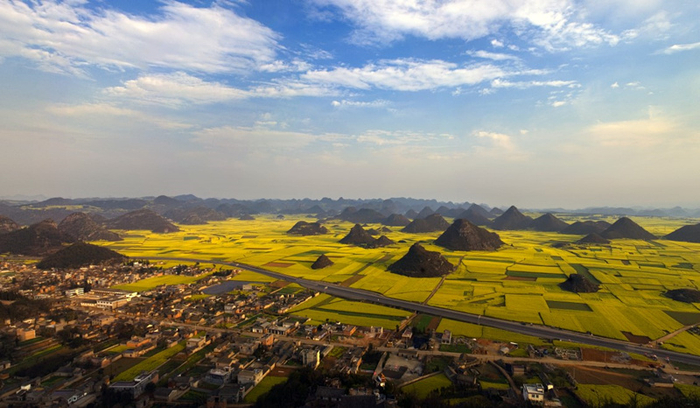 罗平县金鸡峰丛景区（罗平县委宣传部供图）