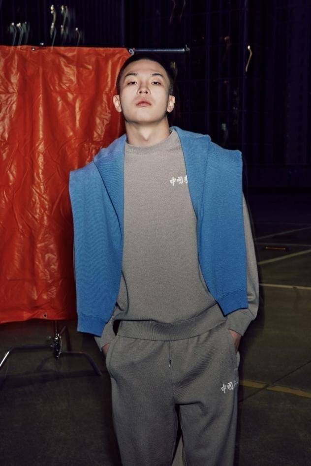 中国李宁签约音乐人BrAnTB白景屹