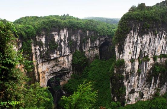 　　天生三桥俯瞰图