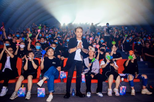 　　百名新媒体达人