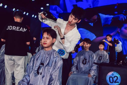 　　打造轻时尚发型8