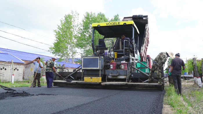 图强林业局道路修缮图（资料）。李日东摄