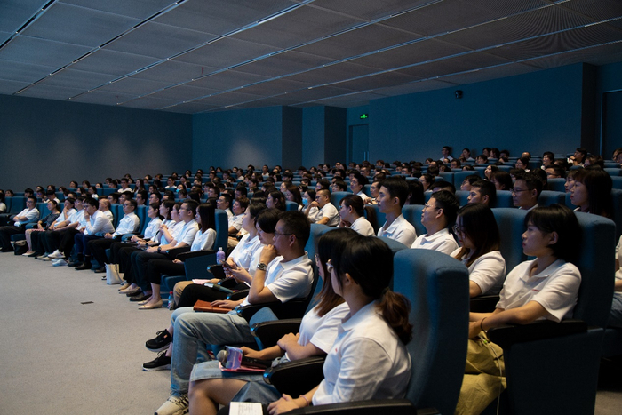 　　图：超百位鱼跃服务人员齐聚一堂