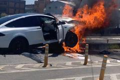林志颖驾Model X自撞起火，特斯拉类似事故频发，专家：碰撞后电动车比燃油车易起火