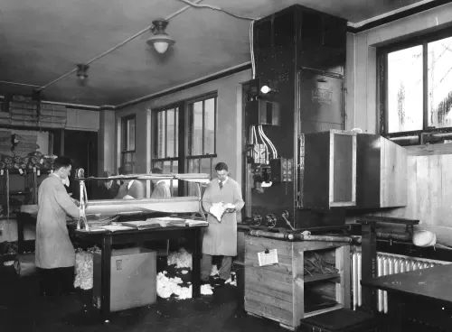 *早用于印刷工厂的空调  图源：开利官网